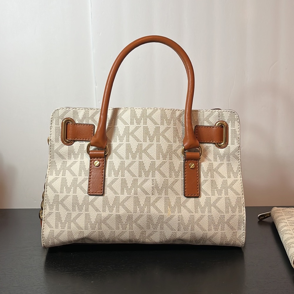Michael Kors Hamilton Monogram With Matching Wallet - Picture 10 of 17